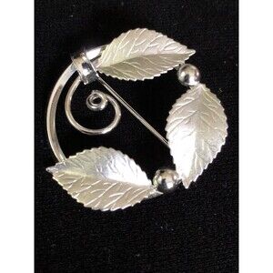 Vintage Signed Charles Reis CR Co 12k White Gold Filled Circle Leaf Brooch Pin